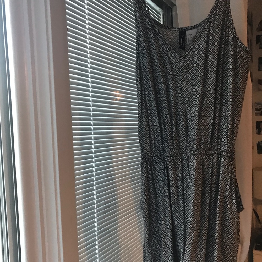 BLACK AND WHITE PATTERN ROMPER